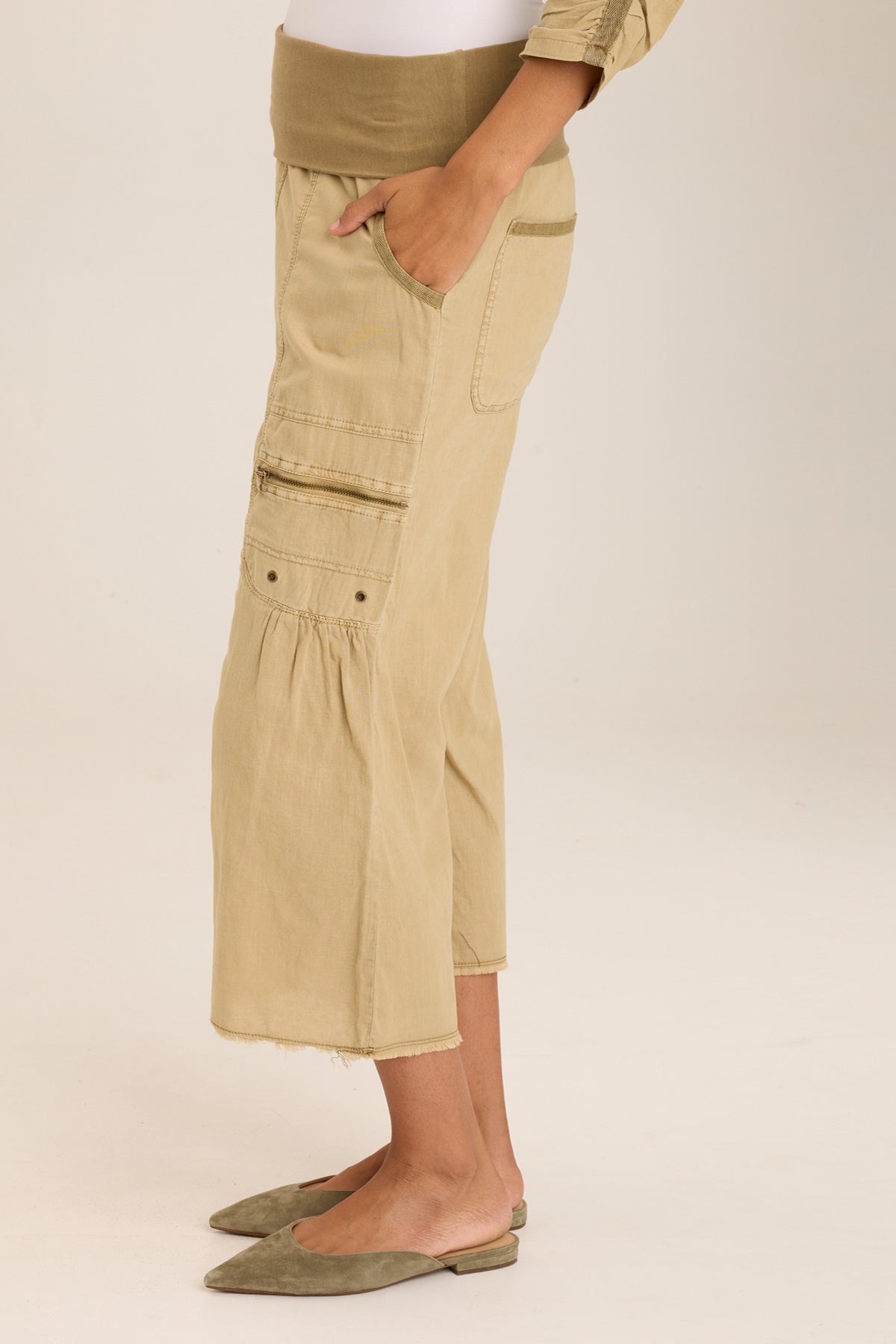 Wearables Pasqual Cotton Linen Flowy Cargo Crop 