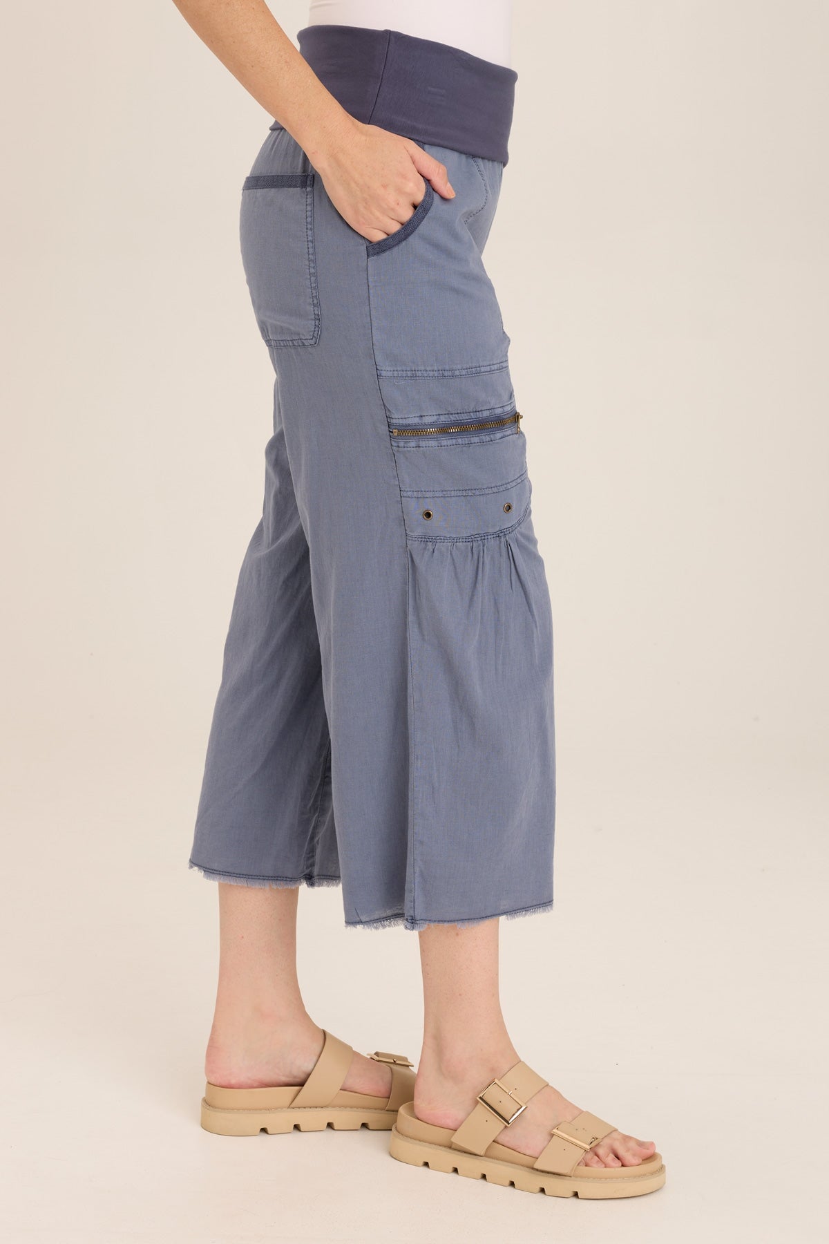 Wearables Pasqual Cotton Linen Flowy Cargo Crop 